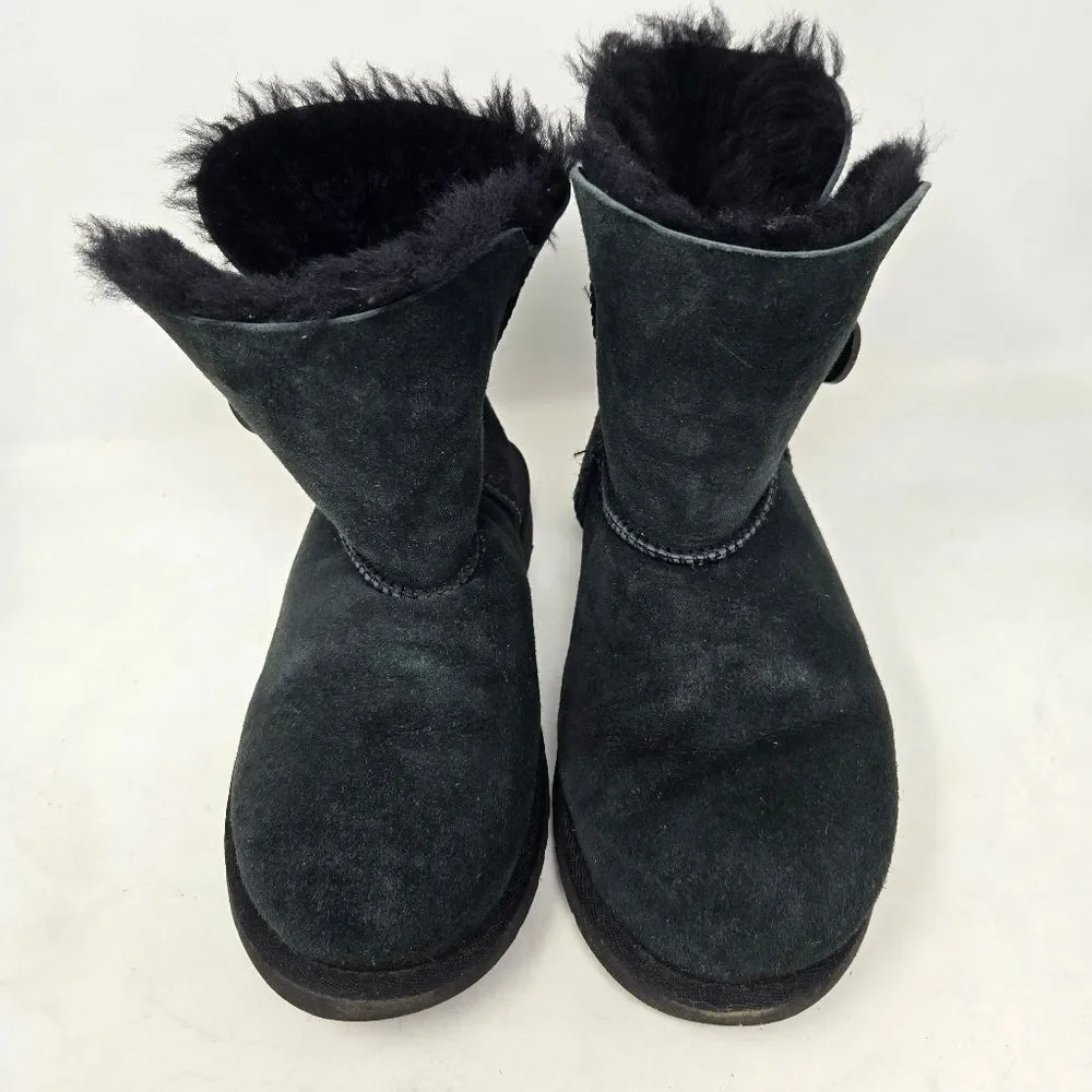 UGG bailey button